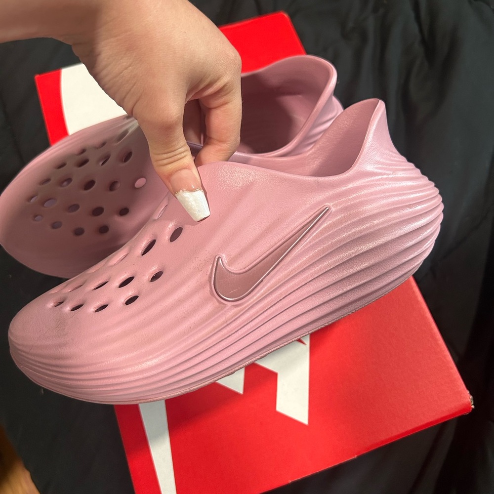 NIKE YOUTH REACT REJUVEN8 SLIDES (Women’s 5, Kids 3)